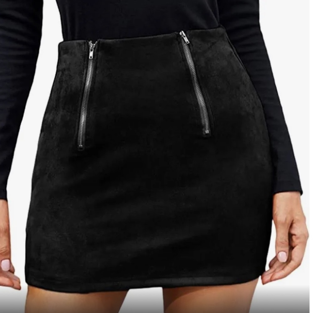 Plus Size Suede Zipper Mini Skirt!